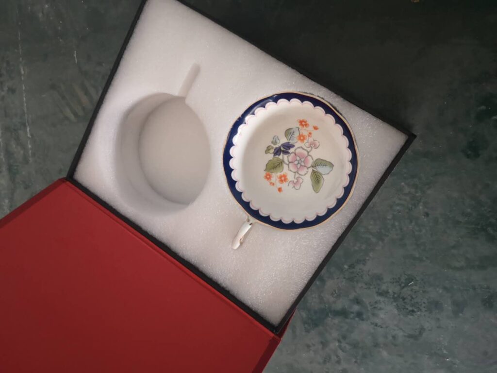 cup and saucer gift box packing