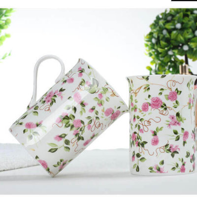 mugs with full flower decoration